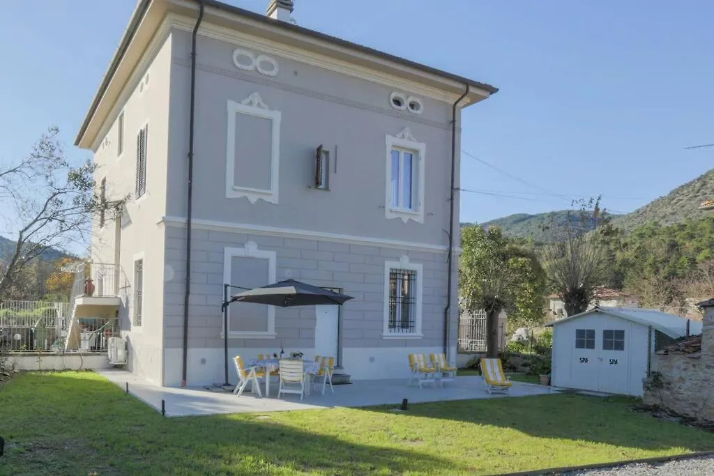 Villa *Villa Giusti Liberty Home* Spa Bbq Wifi Parking Lucca Italy